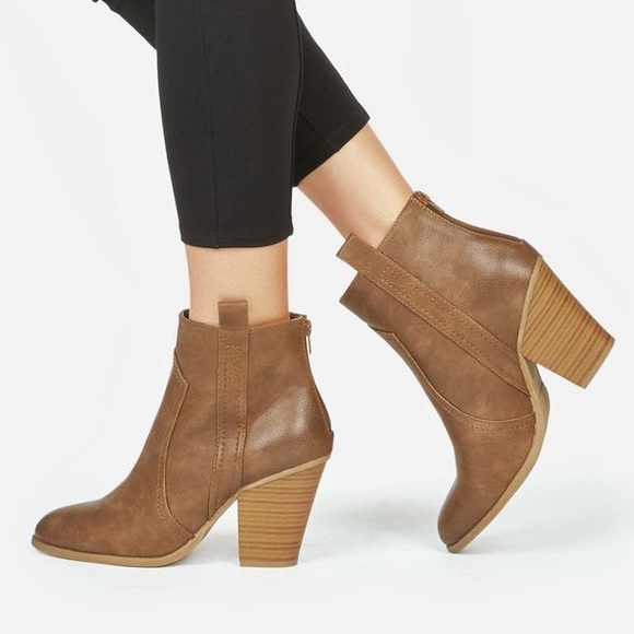 BRAND NEW. NEVER WORN. 👢 cognac booties - Picture 2 of 8